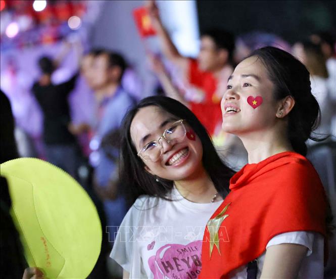 Khán giả hào hứng tham dự chương trình. Ảnh: Thanh Tùng -  TTXVN 
