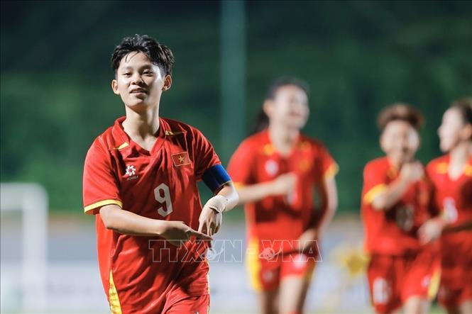 Đội trưởng Lưu Hoàng Vân (số 9) ghi bàn thắng mở tỷ số cho U20 nữ Việt Nam. Ảnh: Minh Quyết - TTXVN
