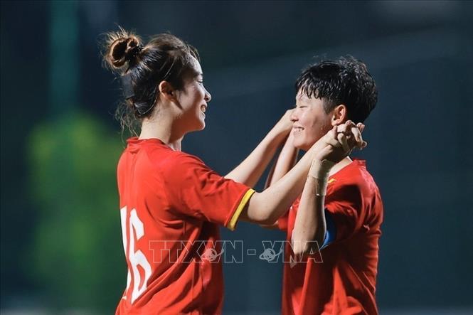 Cầu thủ Khánh Vy (số 16) ghi bàn thắng nâng tỷ số lên 2-0 cho U20 nữ Việt Nam. Ảnh: Minh Quyết - TTXVN