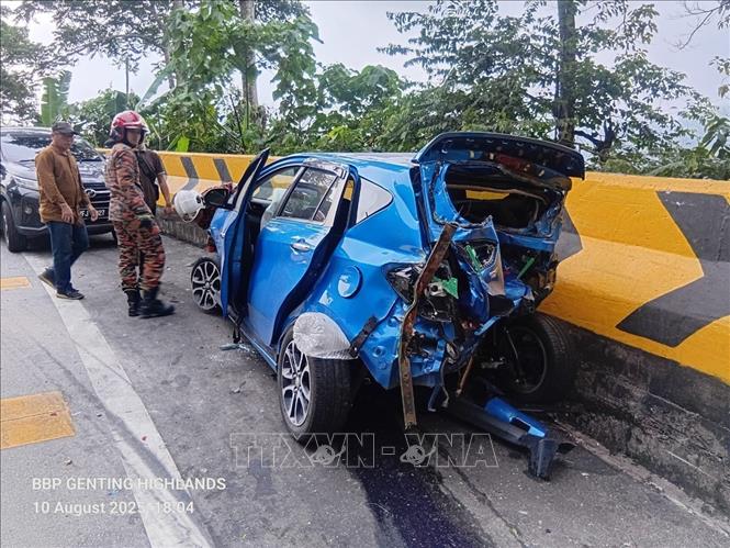 Hiện trường vụ tai nạn xe buýt chở khách du lịch Việt Nam tại Pahang, Malaysia. Ảnh: TTXVN phát