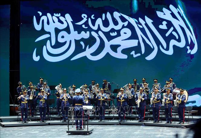 Đoàn nhạc Bộ Nội vụ Saudi Arabia biểu diễn. Ảnh: Phạm Kiên - TTXVN