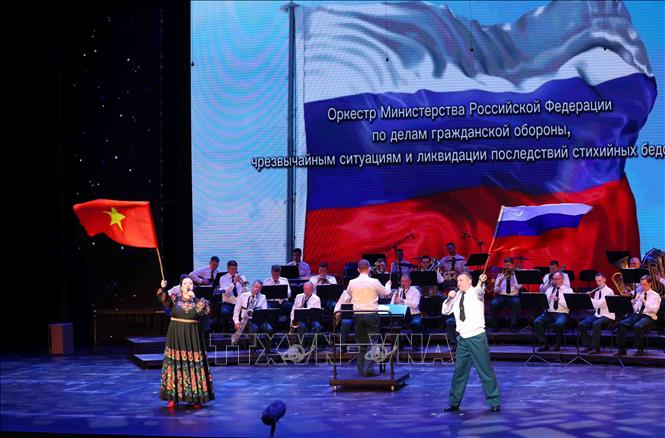Đoàn nhạc Bộ Tình trạng khẩn cấp, Phòng thủ dân sự và Khắc phục hậu quả thiên tai Liên bang Nga. Ảnh: Phạm Kiên - TTXVN