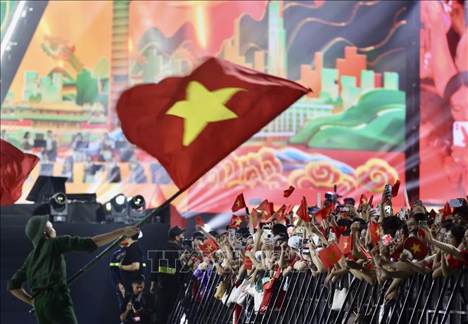 Khán giả Thủ đô nồng nhiệt tham gia với tinh thần “Tổ quốc trong tim”. Ảnh: Nhật Anh - TTXVN