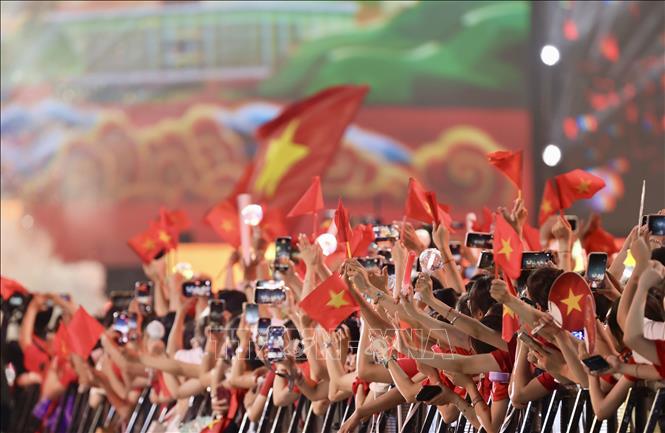 Khán giả Thủ đô nồng nhiệt tham gia với tinh thần “Tổ quốc trong tim”. Ảnh: Nhật Anh - TTXVN