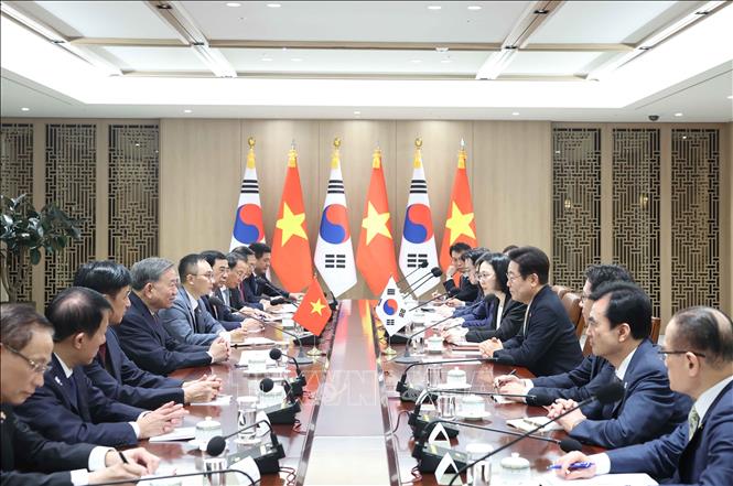 Tổng Bí thư Tô Lâm hội đàm với Tổng thống Hàn Quốc Lee Jae Myung. Ảnh: Thống Nhất - TTXVN