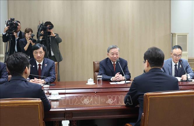 Tổng Bí thư Tô Lâm hội đàm với Tổng thống Hàn Quốc Lee Jae Myung. Ảnh: Thống Nhất - TTXVN