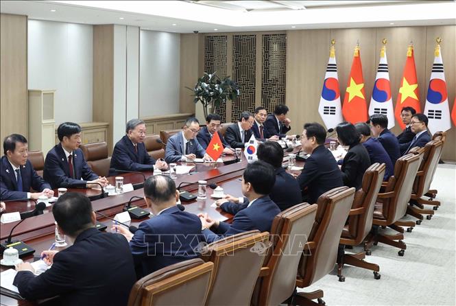 Tổng Bí thư Tô Lâm hội đàm với Tổng thống Hàn Quốc Lee Jae Myung. Ảnh: Thống Nhất - TTXVN