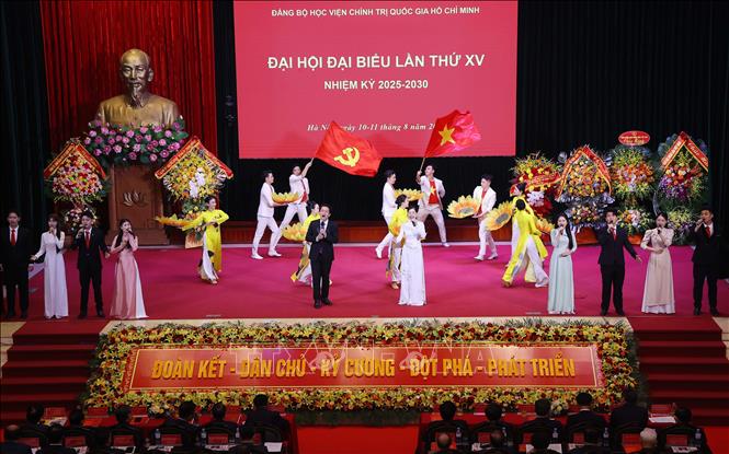 Chương trình biểu diễn văn nghệ chào mừng Đại hội. Ảnh: Văn Điệp – TTXVN