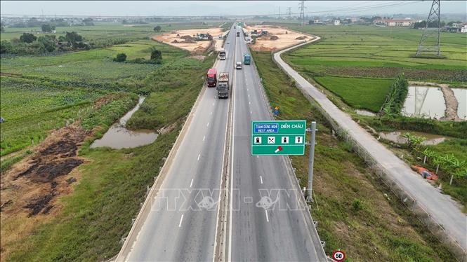 Trạm dừng nghỉ tạm tại Km427+035 cao tốc Nghi Sơn - Diễn Châu thuộc địa phận tỉnh Nghệ An. Ảnh: Hữu Quyết – TTXVN