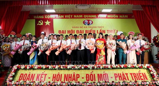 Ban Chấp hành Đảng bộ xã Thanh Thủy nhiệm kỳ 2025-2030 ra mắt Đại hội. Ảnh: Đức Thọ - TTXVN