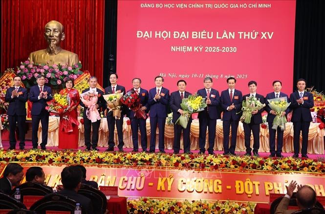 Các đồng chí BCH Đảng bộ Học viện Chính trị quốc gia Hồ Chí Minh nhiệm kỳ 2020 – 2025 không tái cử. Ảnh: Văn Điệp – TTXVN