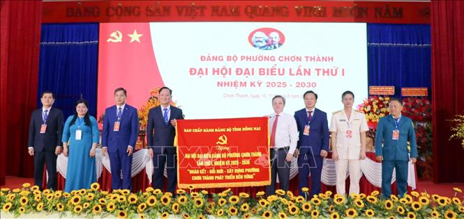 Ủy viên Ban Thường vụ Tỉnh ủy, Trưởng Ban Nội chính Tỉnh ủy Đồng Nai Nguyễn Minh Hợi chúc mừng Đại hội. Ảnh: Nhật Bình – TTXVN