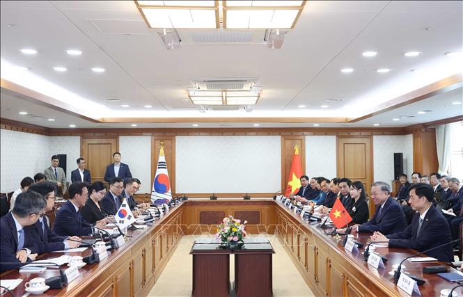 Tổng Bí thư Tô Lâm hội kiến Thủ tướng Hàn Quốc Kim Min Seok. Ảnh: Thống Nhất- TTXVN