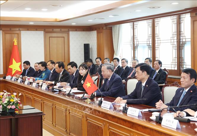 Tổng Bí thư Tô Lâm và đoàn Việt Nam tại cuộc hội kiến Thủ tướng Hàn Quốc Kim Min Seok. Ảnh: Thống Nhất- TTXVN