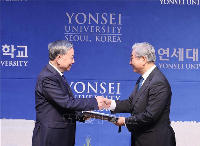 Tổng Bí thư Tô Lâm nhận bằng Tiến sĩ danh dự của Trường Đại học Yonsei. Ảnh: Thống Nhất - TTXVN 