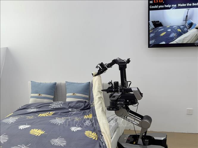 Robot phục vụ công việc gia đình. Ảnh: Công Tuyên - PV TTXVN tại Trung Quốc
