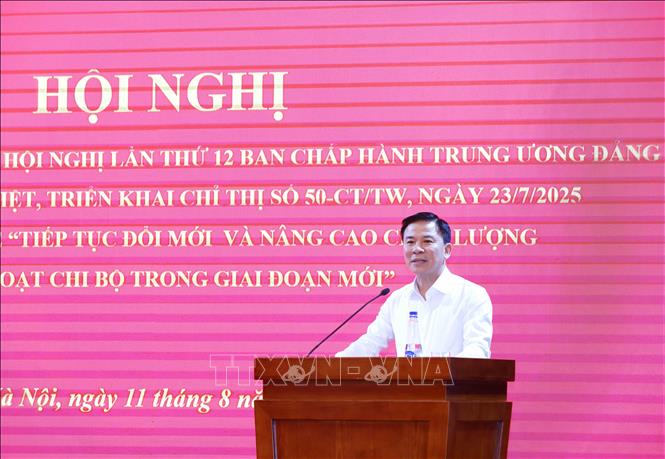 Đồng chí Đỗ Trọng Hưng, Uỷ viên Trung ương Đảng, Phó Trưởng Ban Tổ chức Trung ương quán triệt về nội dung Chỉ thị số 50-CT/TW của Ban Bí thư. Ảnh: Phương Hoa - TTXVN