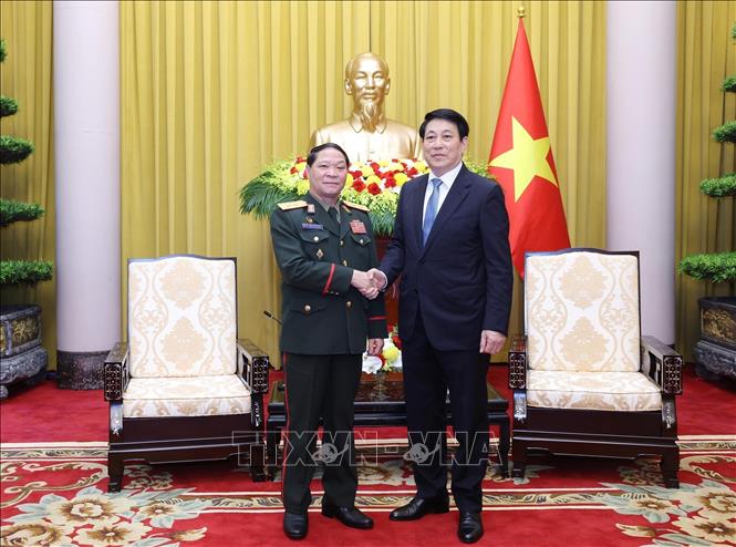State President Luong Cuong receives Lieut. Gen. Vongsone Inpanphim, Deputy Minister of Defence, Chairman of the General Department of Politics of the Lao People’s Army. Photo: Lam Khanh - VNA