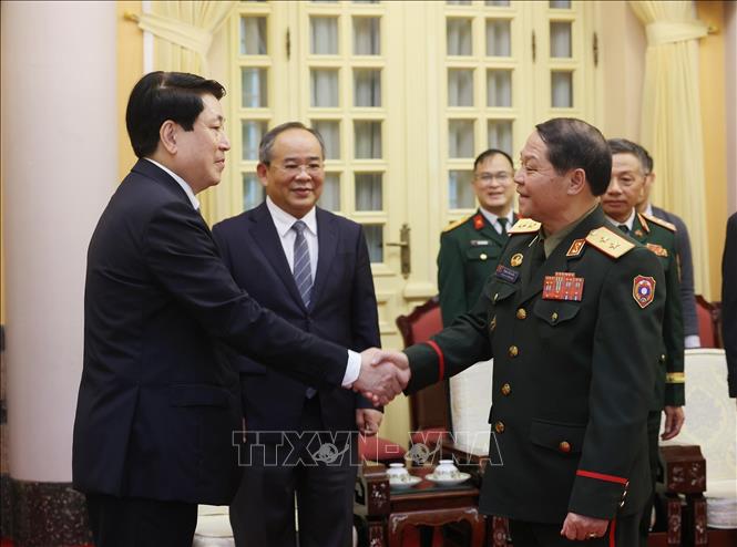State President Luong Cuong receives Lieut. Gen. Vongsone Inpanphim, Deputy Minister of Defence, Chairman of the General Department of Politics of the Lao People’s Army. Photo: Lam Khanh - VNA