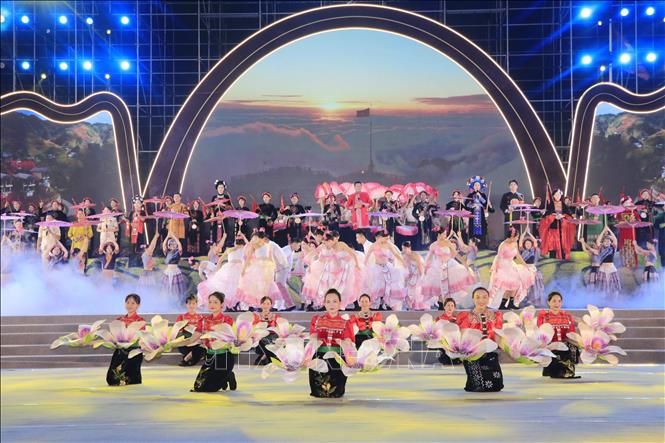 Tiết mục văn nghệ tại chương trình. Ảnh: Đinh Thùy - TTXVN