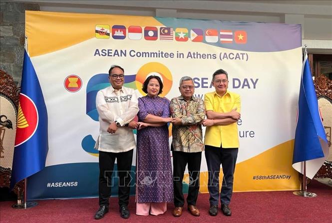 Các đại sứ ASEAN tại sự kiện Ngày ASEAN. Ảnh: ĐSQ Việt Nam tại Hy Lạp cung cấp