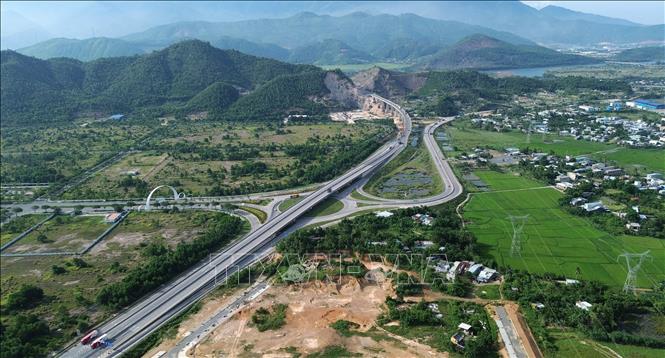 Cao tốc Tuý Loan - Hoà Liên là 1 trong 4 cao tốc trọng điểm qua miền Trung. Ảnh: Quốc Khánh - TTXVN
