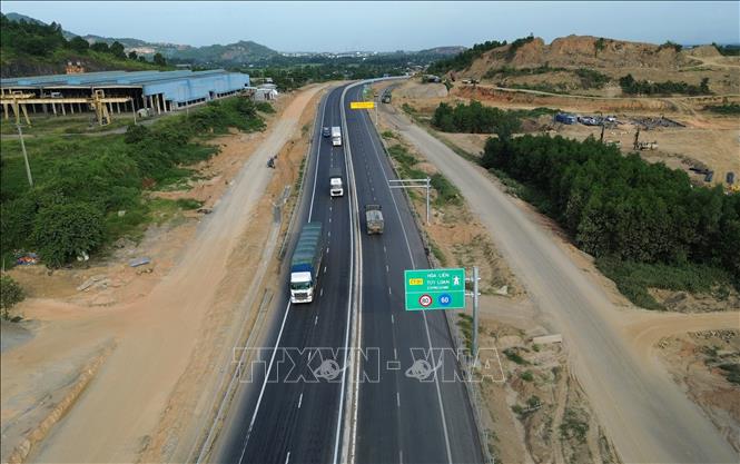Cao tốc Tuý Loan  - Hoà Liên kết nối các tuyến cao tốc đã khai thác từ Quảng Trị đến Quảng Ngãi và các khu công nghiệp, khu công nghệ cao, cảng Liên Chiểu, các khu đô thị sinh thái; mở rộng không gian phát triển của Đà Nẵng về phía Tây Bắc. Ảnh: Quốc Khánh - TTXVN
