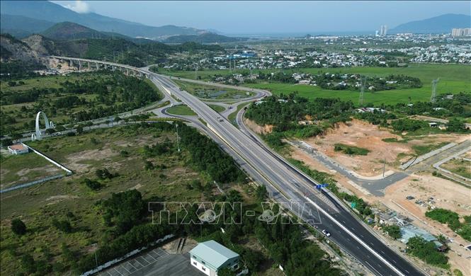Khi dự án cao tốc Tuý Loan - Hoà Liên hoàn thành sẽ kết nối thông tuyến cao tốc Đà Nẵng - Quảng Ngãi với cao tốc Cam Lộ - La Sơn - Hoà Liên đã đưa vào khai thác, góp phần đẩy mạnh phát triển kinh tế-xã hội cho các địa phương từ tỉnh Quảng Trị đến tỉnh Quảng Ngãi. Ảnh: Quốc Khánh - TTXVN

