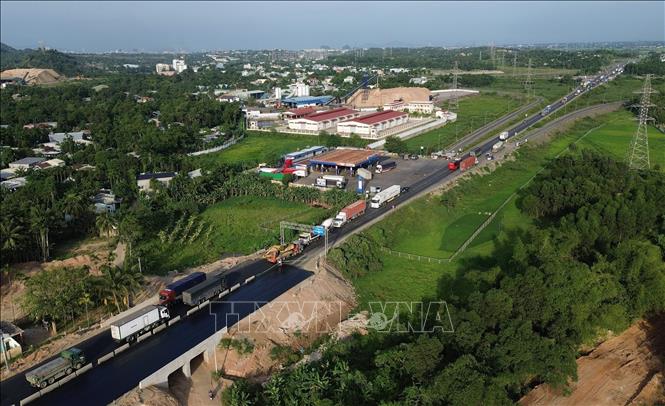 Điểm cuối tuyến tại Km77+472 tiếp giáp với cao tốc Đà Nẵng - Quảng Ngãi. Ảnh: Quốc Khánh - TTXVN