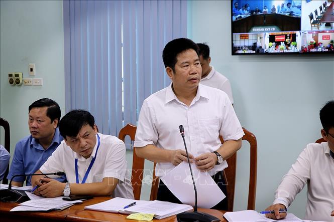 Ông Nguyễn Anh Đức, Chủ tịch UBND xã Lương Sơn, giải trình các vấn đề công dân kiến nghị. Ảnh: Thanh Hải - TTXVN  