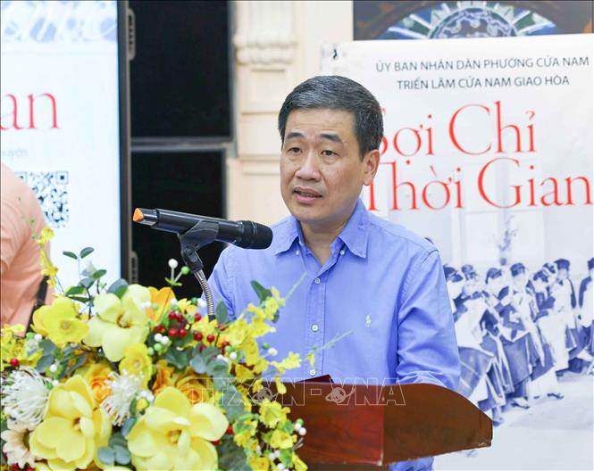 Ông Nguyễn Quốc Hoàn, Chủ tịch UBND phường Cửa Nam (Hà Nội) nhấn mạnh: “Sợi chỉ thời gian” không chỉ là hoạt động văn hóa - nghệ thuật, mà còn là bước đi cụ thể để biến di sản thành nguồn lực phát triển. Ảnh: Thanh Tùng - TTXVN