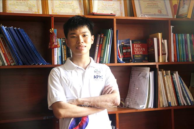 Chân dung Huy chương Vàng Vật lý quốc tế 2025 Nguyễn Thế Quân. Ảnh: Bích Huệ - TTXVN
