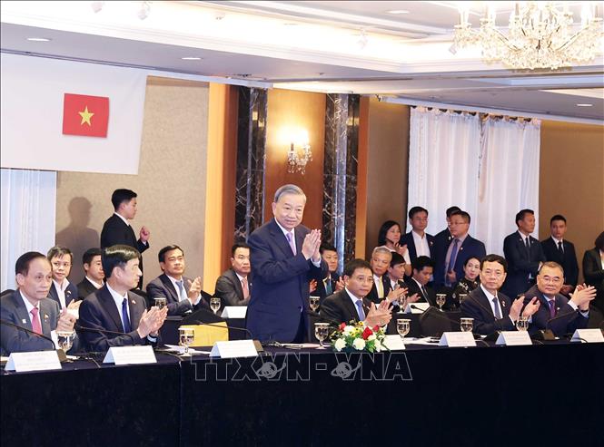 Party General Secretary To Lam meets with leaders of RoK big economic groups. VNA Photo: Thống Nhất