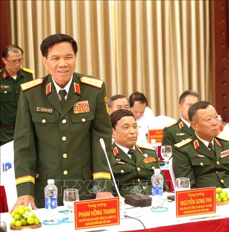Trung tướng Phan Hồng Thanh, nguyên Phó Chủ nhiệm Tổng cục Chính trị Quân đội Nhân dân Việt Nam phát biểu tại buổi gặp mặt. Ảnh: Nguyên Linh-TTXVN
