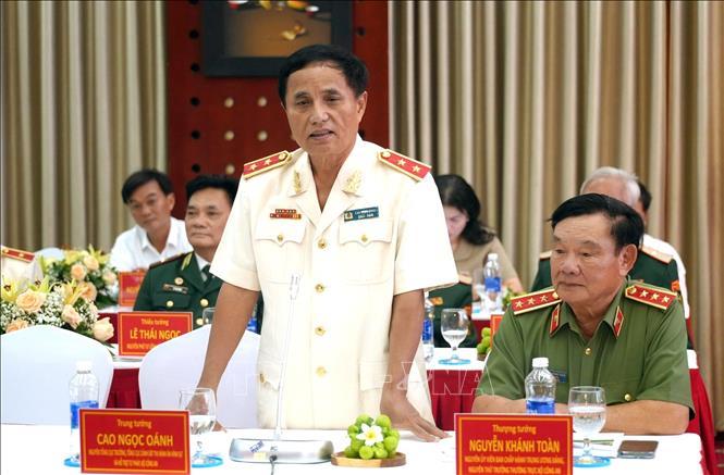Trung tướng Cao Ngọc Oánh, nguyên Tổng cục trưởng Tổng cục Cảnh sát thi hành án hình sự và hỗ trợ tư pháp, Bộ Công an phát biểu tại buổi gặp mặt. Ảnh: Nguyên Linh-TTXVN