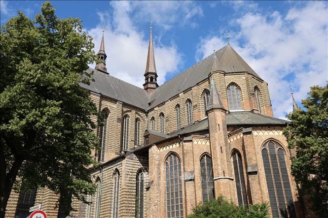 Nhà thờ St. Mary, nhà thờ lớn nhất Rostock và là một trong những công trình kiến trúc Gothic bằng gạch lớn nhất toàn vùng Baltic với hơn 770 tuổi. Ảnh: Thu Hằng - PV TTXVN tại Đức
