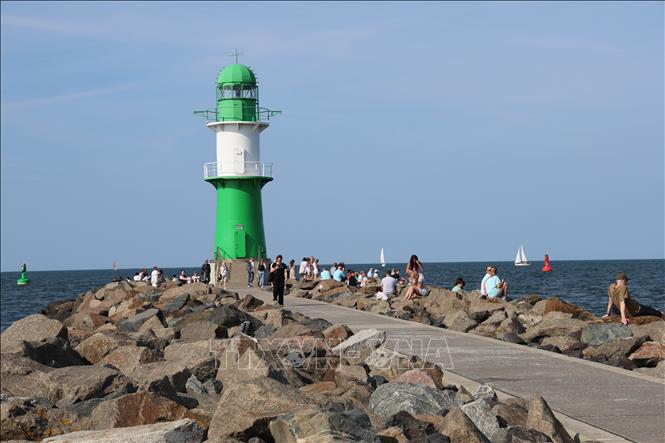 Ngọn hải đăng mũi Warnemünde. Ảnh: Thu Hằng - PV TTXVN tại Đức
