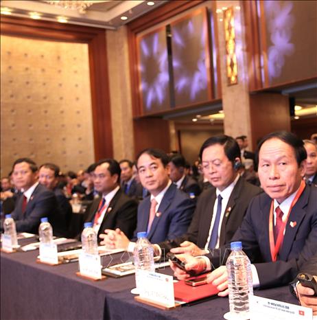 Bí Thư Nghiêm Xuân Thành (thứ 3 từ phải sang) tham dự Diễn đàn Kinh tế Việt Nam – Hàn Quốc. Ảnh: Khánh Vân - TTXVN 