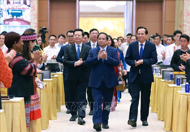 Thủ tướng Phạm Minh Chính đến dự Hội nghị toàn quốc Tổng kết Chương trình mục tiêu quốc gia phát triển kinh tế - xã hội vùng đồng bào dân tộc thiểu số. Ảnh: Dương Giang-TTXVN
