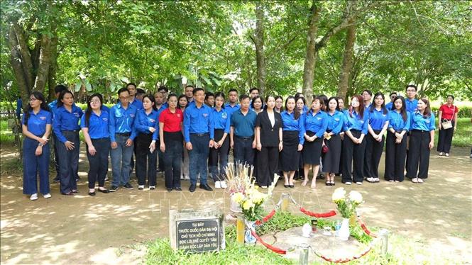 Đoàn Thanh niên Quốc hội phối hợp cùng Đoàn Thanh niên Mặt trận Tổ quốc và các Đoàn thể Trung ương tổ chức chương trình Về nguồn năm 2025 tại Khu di tích Tân Trào (Tuyên Quang). Ảnh: Hoàng Hải - TTXVN