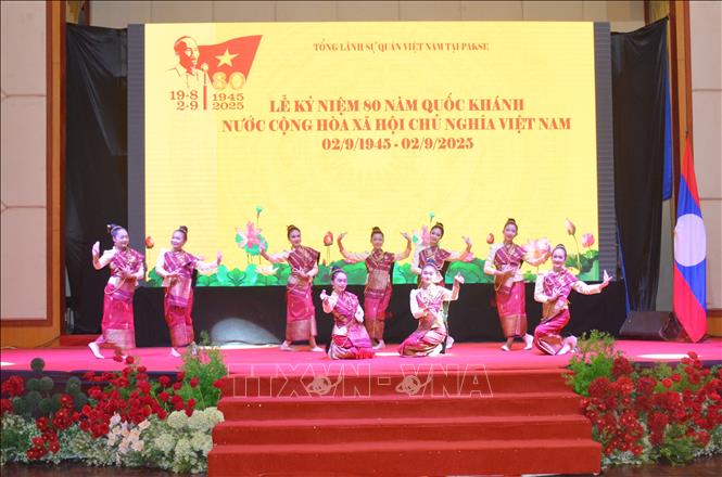 Một tiết mục văn nghệ tại Lễ kỷ niệm 80 năm Quốc khánh nước CHXHCN Việt Nam. Ảnh: Đỗ Bá Thành - PV TTXVN tại Lào