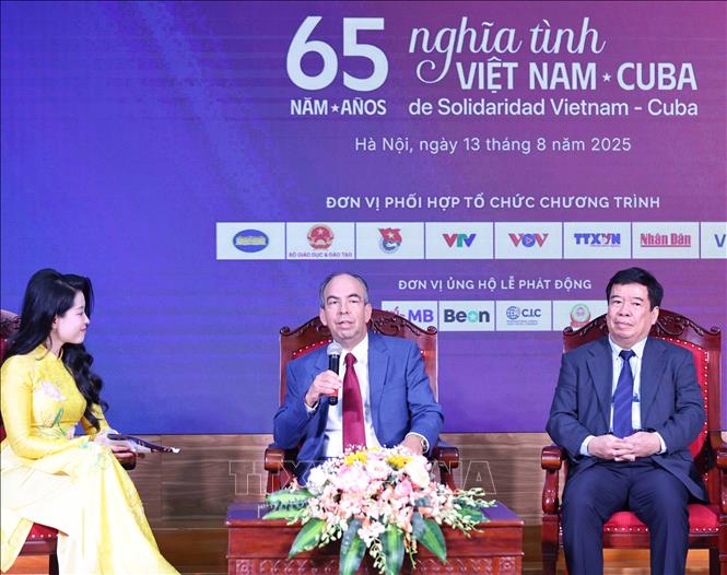 Đại sứ Cuba tại Việt Nam Rogelio Polanco Fuentes chia sẻ trong tọa đàm tại lễ phát động. Ảnh: Thanh Tùng - TTXVN 