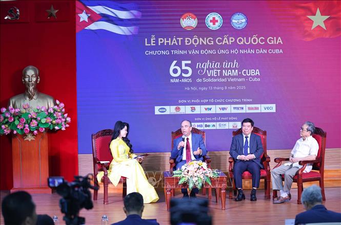 Đại biểu tọa đàm trong lễ phát động. Ảnh: Thanh Tùng - TTXVN