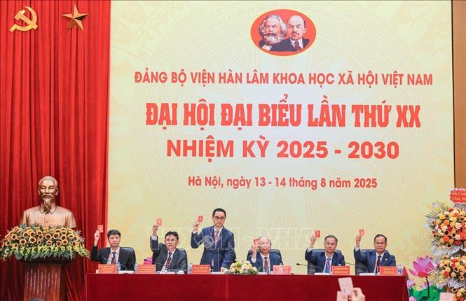 Đoàn Chủ tịch điều hành Đại hội. Ảnh: Hoàng Hiếu - TTXVN