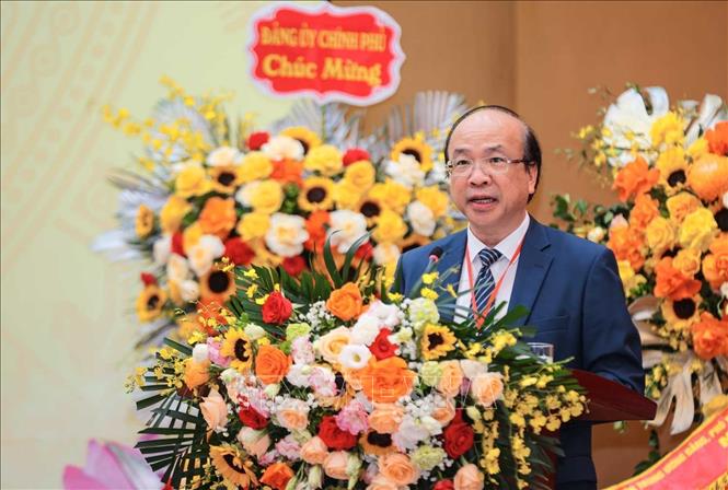TS. Phan Chí Hiếu, Bí thư Đảng uỷ, Giám đốc Viện Hàn lâm Khoa học xã hội Việt Nam đọc diễn văn khai mạc Đại hội, chiều 13/8. Ảnh: Hoàng Hiếu - TTXVN