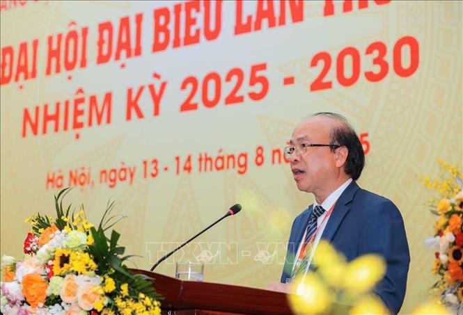 TS. Phan Chí Hiếu, Bí thư Đảng uỷ, Giám đốc Viện Hàn lâm Khoa học xã hội Việt Nam đọc diễn văn khai mạc Đại hội, chiều 13/8. Ảnh: Hoàng Hiếu - TTXVN