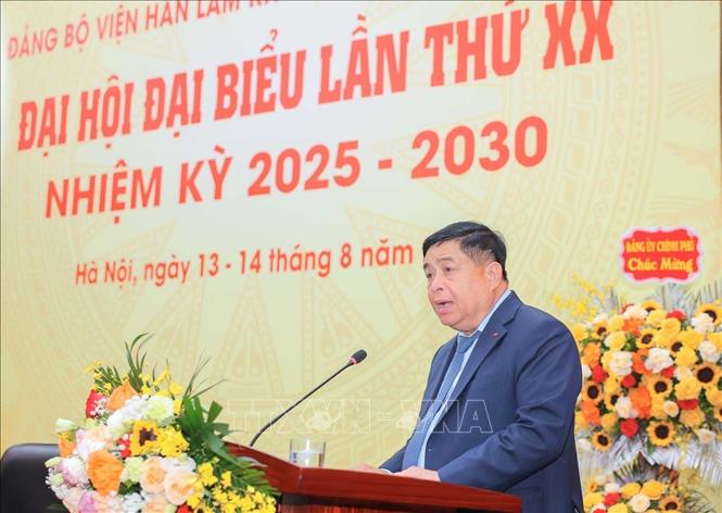 Uỷ viên Trung ương Đảng, Uỷ viên Ban Thường vụ Đảng uỷ Chính phủ, Phó Thủ tướng Nguyễn Chí Dũng phát biểu chỉ đạo Đại hội, chiều 13/8. Ảnh: Hoàng Hiếu - TTXVN
