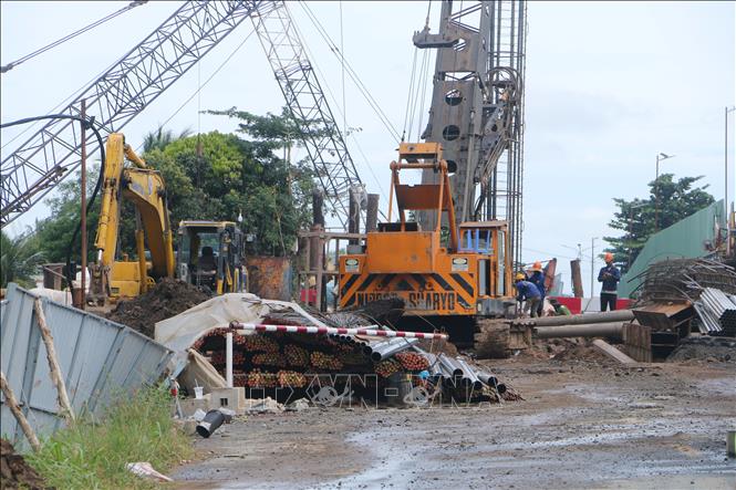 Công trường xây dựng cầu Ô Môn. Ảnh: Tuấn Phi-TTXVN