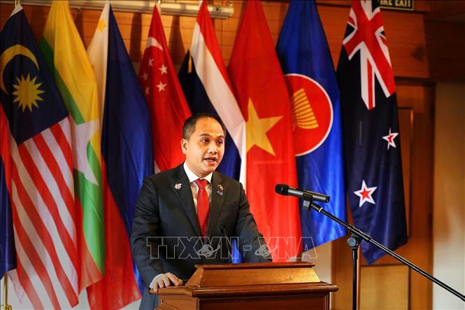 Đại sứ Việt Nam tại New Zealand Phan Minh Giang, Chủ tịch đương nhiệm của Ủy ban ASEAN tại Wellington (ACW), phát biểu khai mạc Lễ kỷ niệm 50 năm Ngày thành lập ASEAN. Ảnh: TTXVN phát