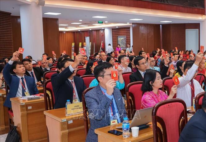 Đại biểu biểu quyết tại Đại hội. Ảnh: Hoàng Hiếu - TTXVN
